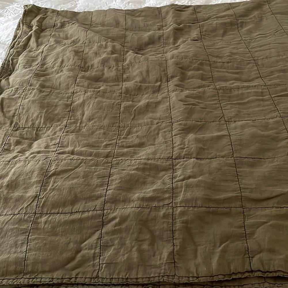Parachute Home Linen Box Quilt in Full/Queen